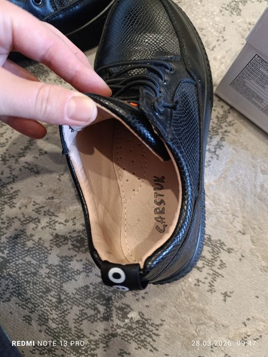 Новые кожаные туфли для мальчика