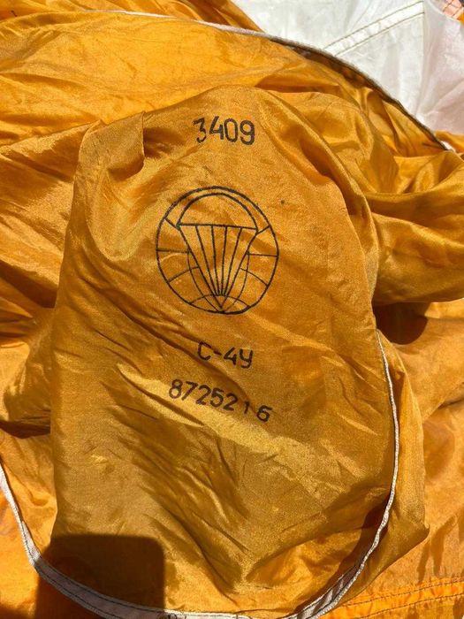 Два Парашюта. Полотно.