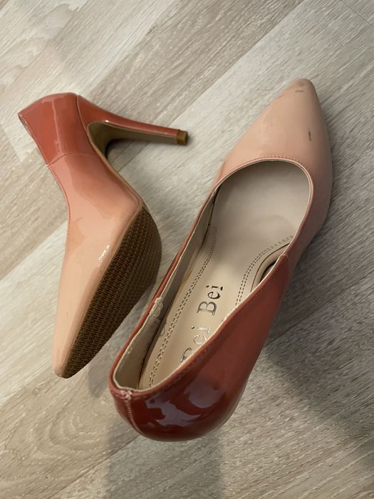 Pantofi cu toc înalt