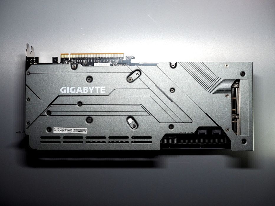 Placă video Gigabyte RX 7700 XT 12GB – Dual BIOS (Silent/OC)