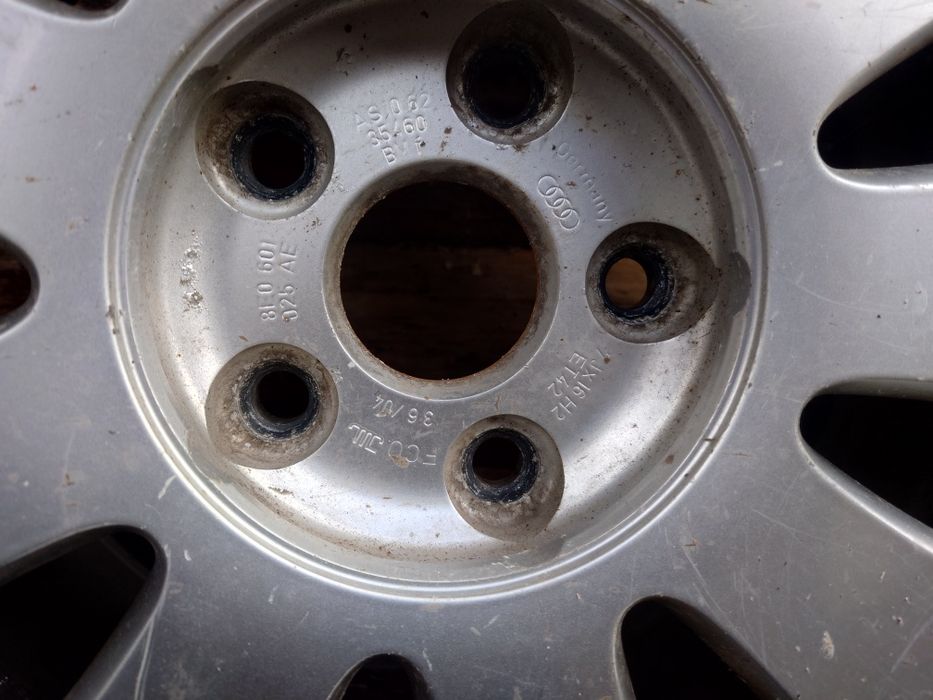 Vând jante Audi r16