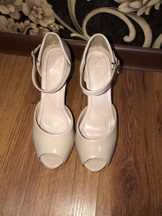 Туфли на каблуке