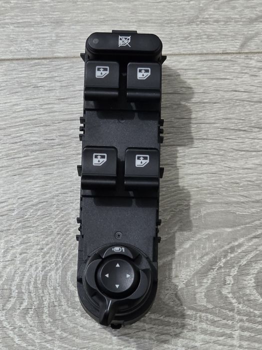 Buton geam electric stânga față Alfa Romeo Giulietta 940