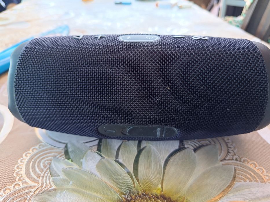 Продавам JBL Charge 5 – Като нова