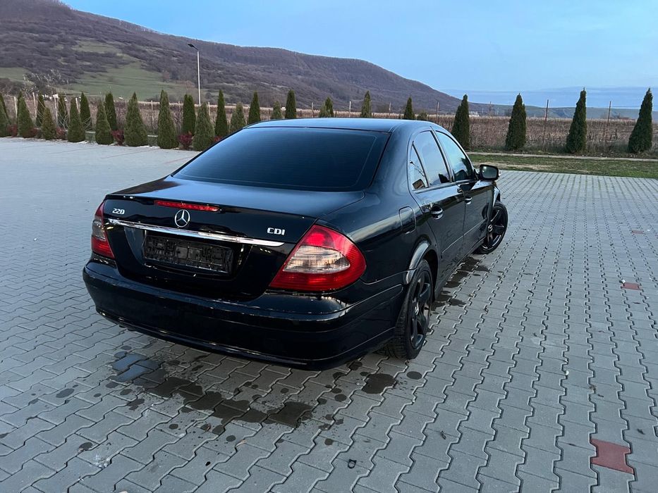 Mercedes E Class W211