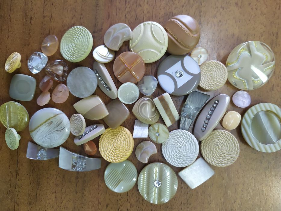 Продаю наборы пуговиц для творчества