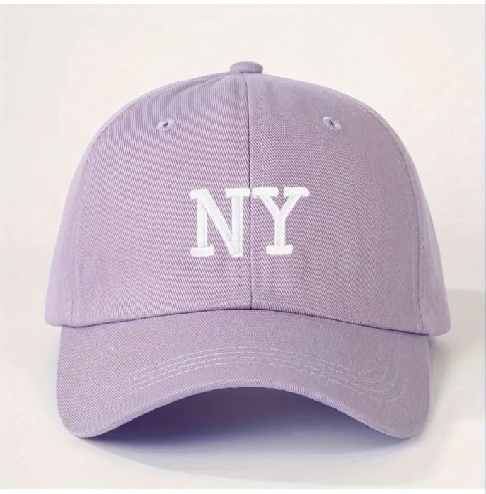 NY шапка в бледо лилаво