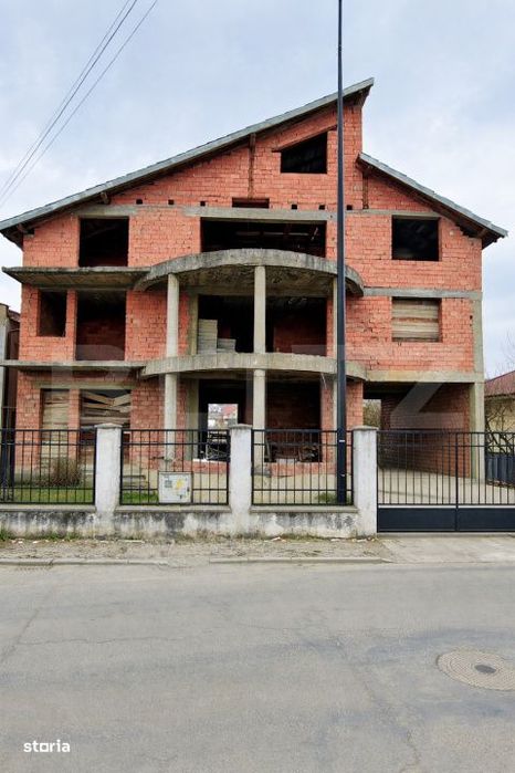 Teren intravilan cu dublu acces + constructie la rosu 500 mp, centura