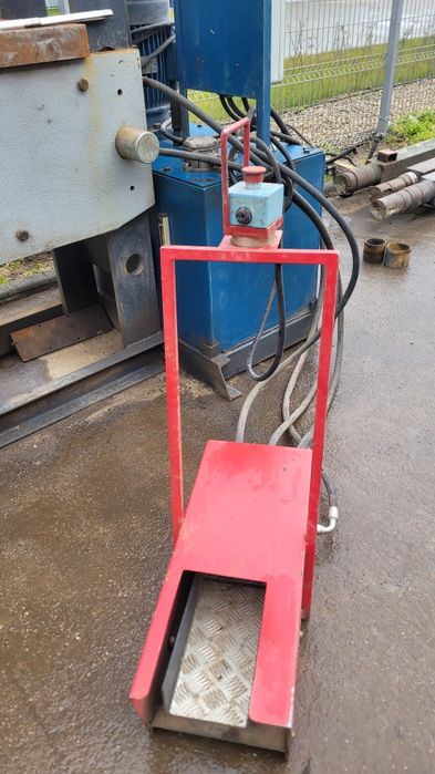 presa atelier 150 T  pompa hidraulica motor 15 kw cilindru distribuito