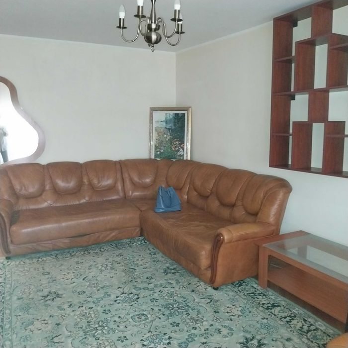 Inchiriez apartament doua camere si balcon, zona Zavoi