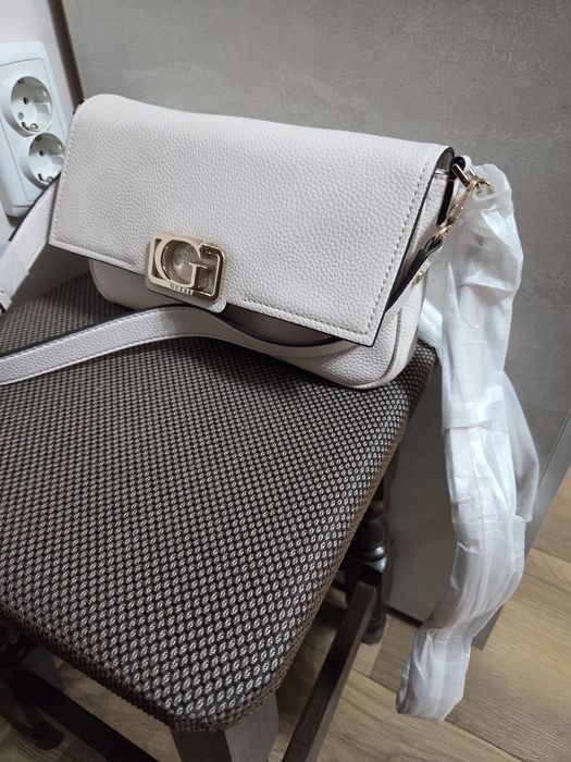 Дамска чанта guess