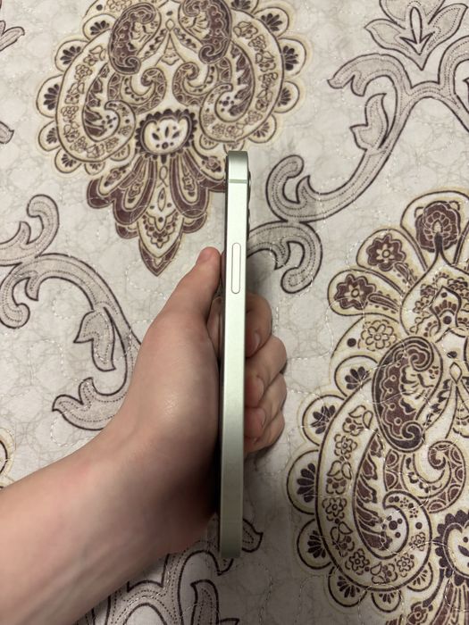 Продам айфон 12.