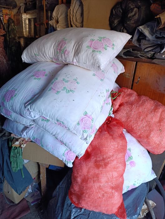 Холлофайбер. Б/у, подушки от дивана