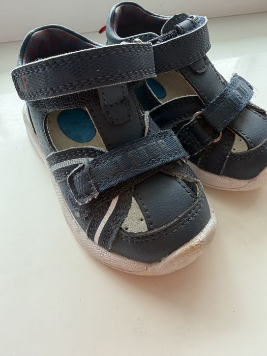 Продам детские сандалики 20 размер