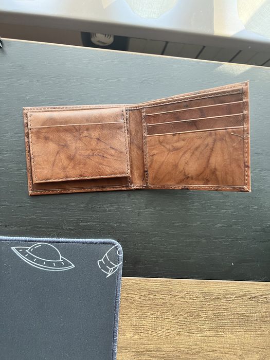 Кафяв кожен портфейл с картодържач
