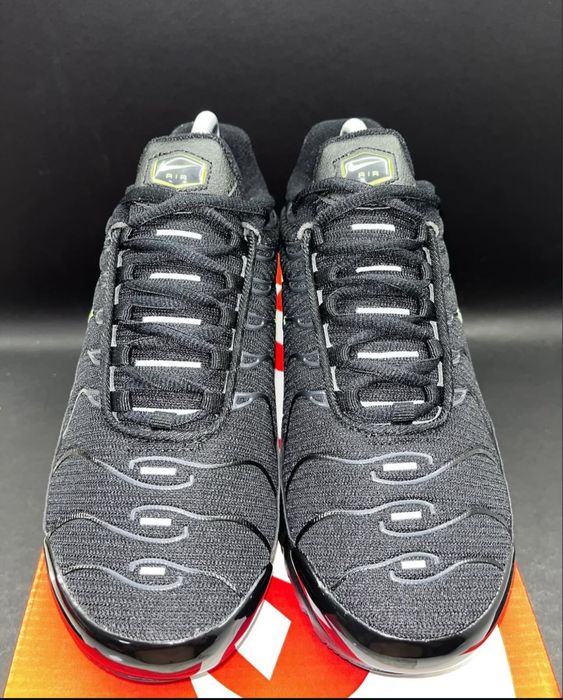 Nike Air Max Plus Black Grey Bolt - 40,42,42,43,44,45,46