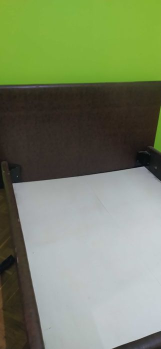 Кожена спалня и гардероб