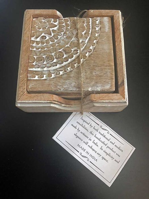 Продавам чисто нови дървен поднос и подложки за чай и за маса