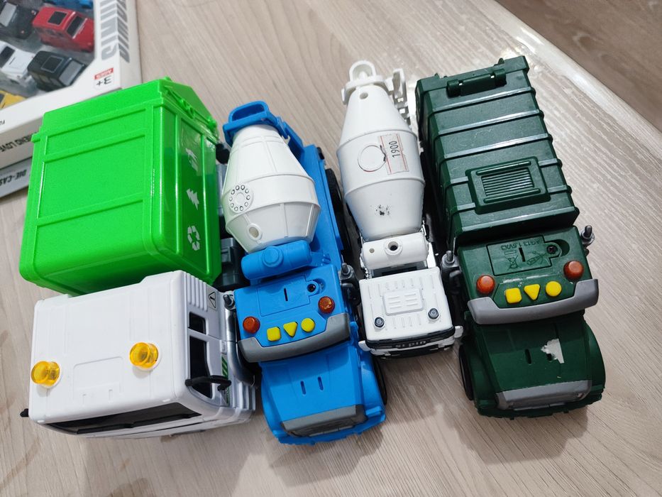 Машинки модельки