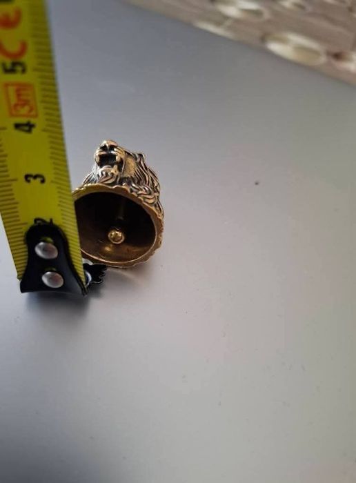 Малка камбанка с лъвска глава