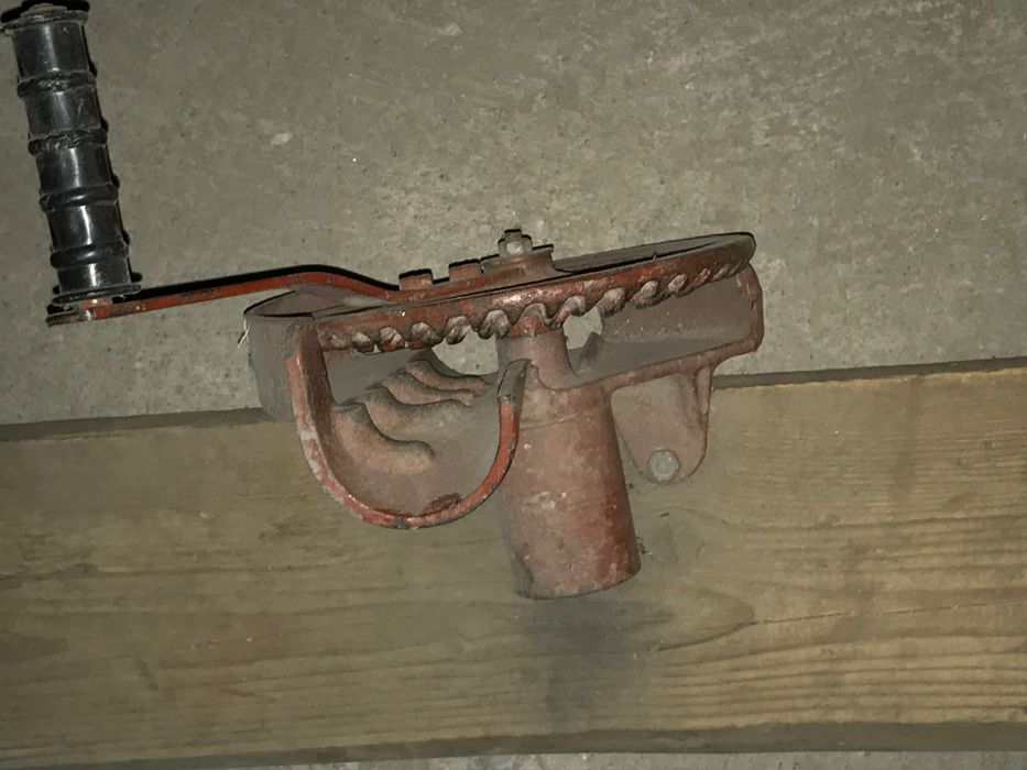 туби,  машинка за ронене на царевица, стъклени дамаджани