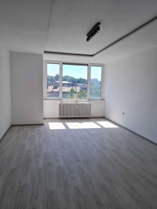 Продава се Тристаен апартамент в Плевен, Идеален център - 106 кв.м за 1406 €/кв.м - Снимка #2