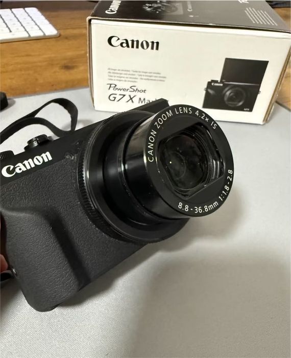 Canon G7X Mark III