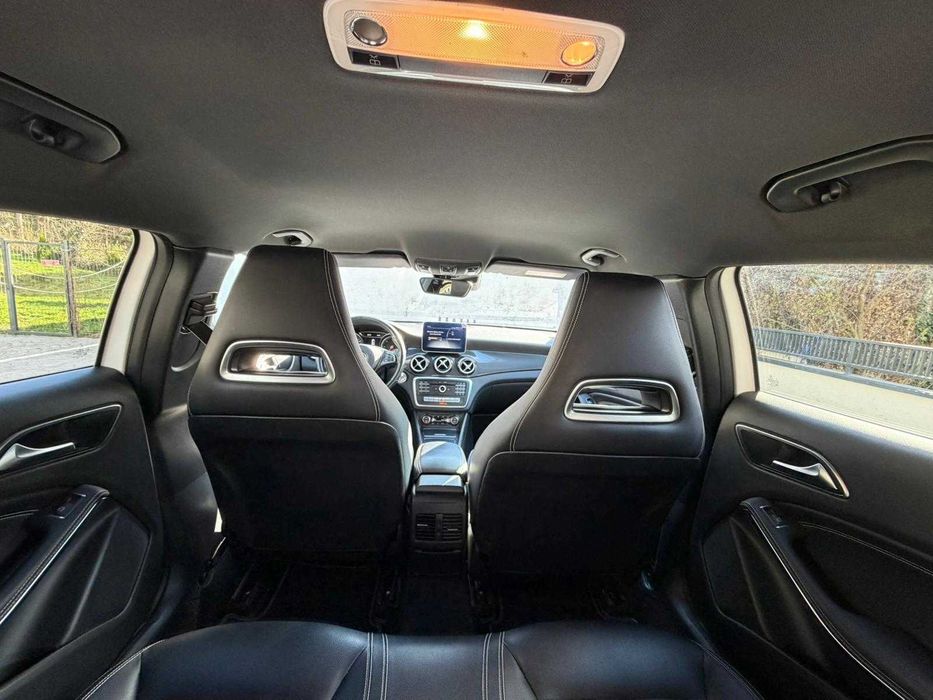 Vând Mercedes Benz GLA 200d