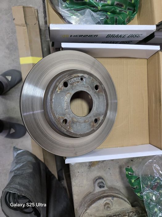 Продам комплект заводских опорных дисков от жентры