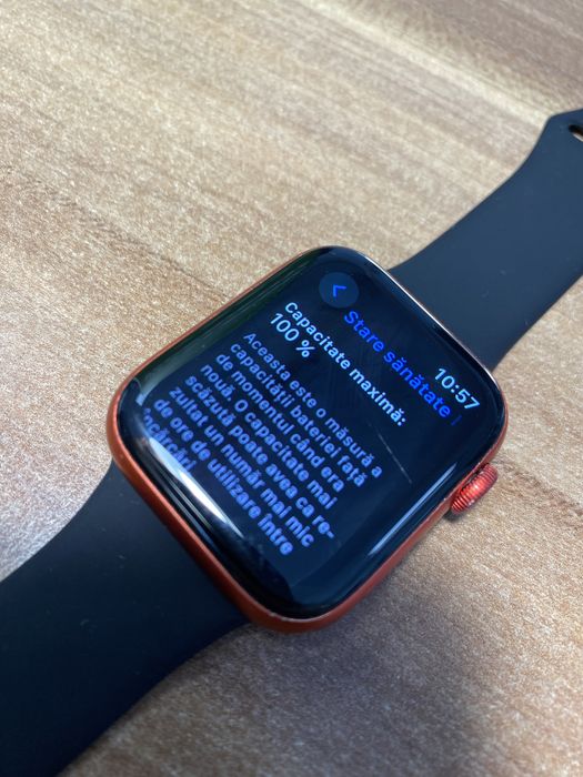 Apple Watch Seria 6 / 44 mm / GPS / Red / Foarte bun