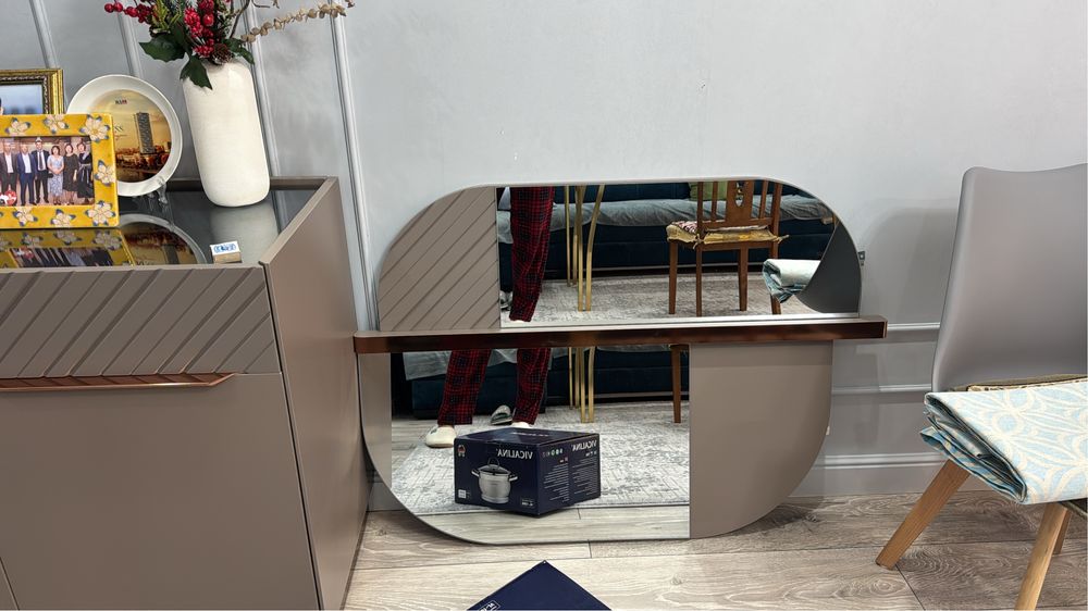 Комод с зеркалом