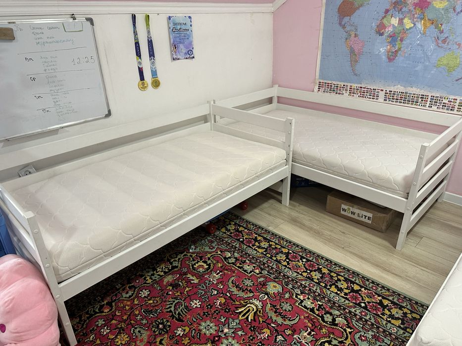 Кровать 2 шт с бортиком+ матрасом