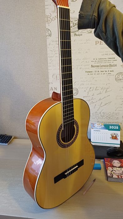 Гитара шестиструнная