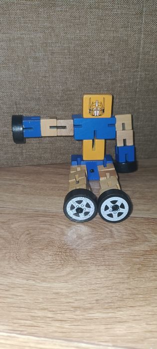 Деревянный робот–трансформер