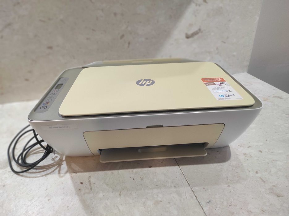 Принтер HP Deskjet e2720 три в едно!!!
