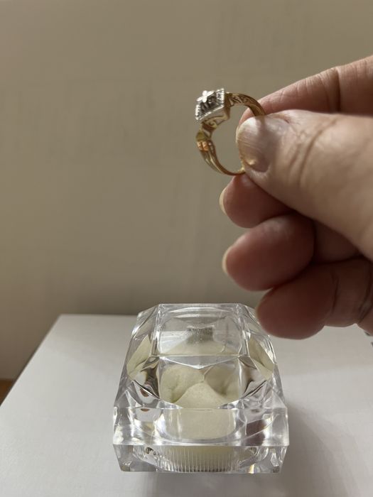 Кольцо золотое с брилиантом