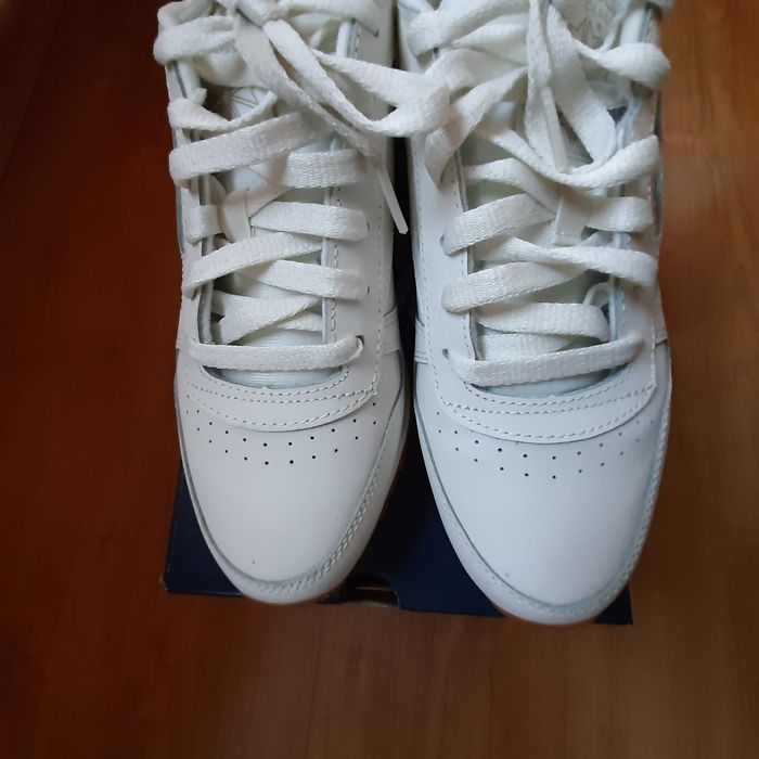 Дамски маратонки рийбок кожени, бели .В отлично състояние, са .