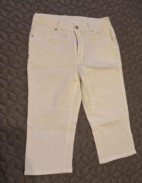 Бял панталон до коляното