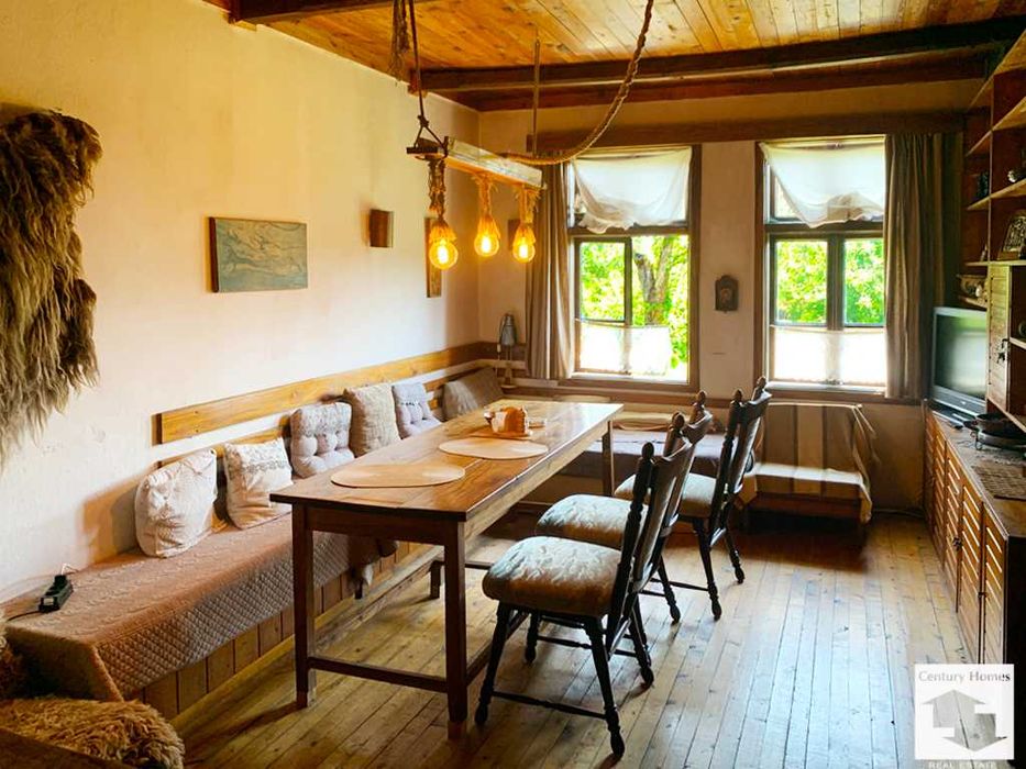 125182 Възрожденска къща с 3 спални и кладенец  в с. Средни Колиби