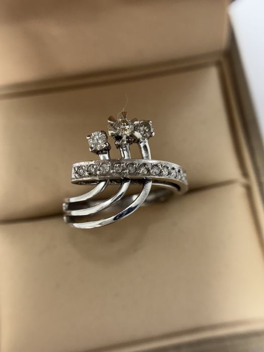 Золотое кольцо с бриллиантами