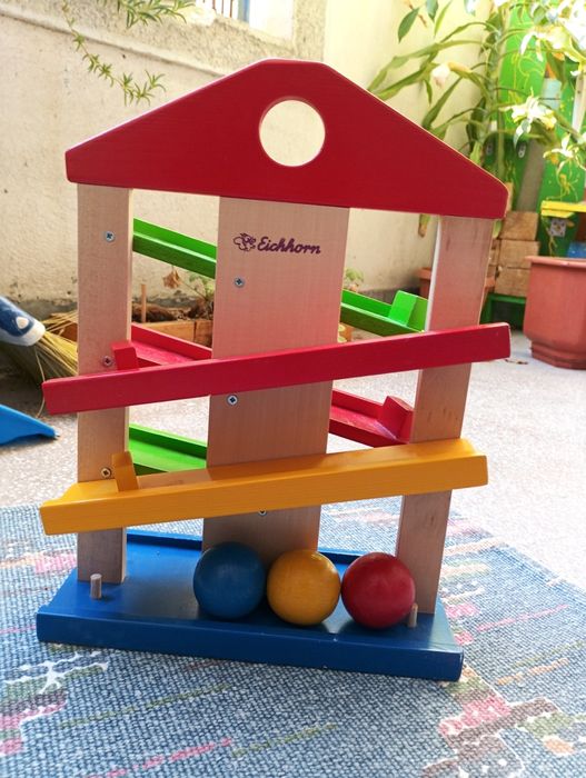 Дървен комплект Eichhorn - къщичка с 3 топчета