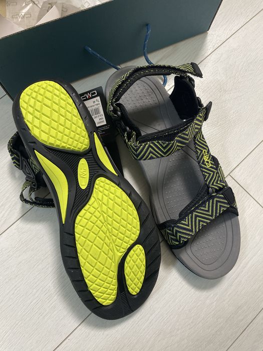 Чисто нови сандали номер 46