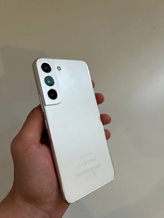 Продаю Самсунг S22 в идеальном состоянии.