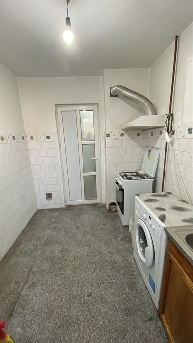 Vând apartament 2 camere semidecomandat, zona Stomatologie, Spital neuropsihiatrie