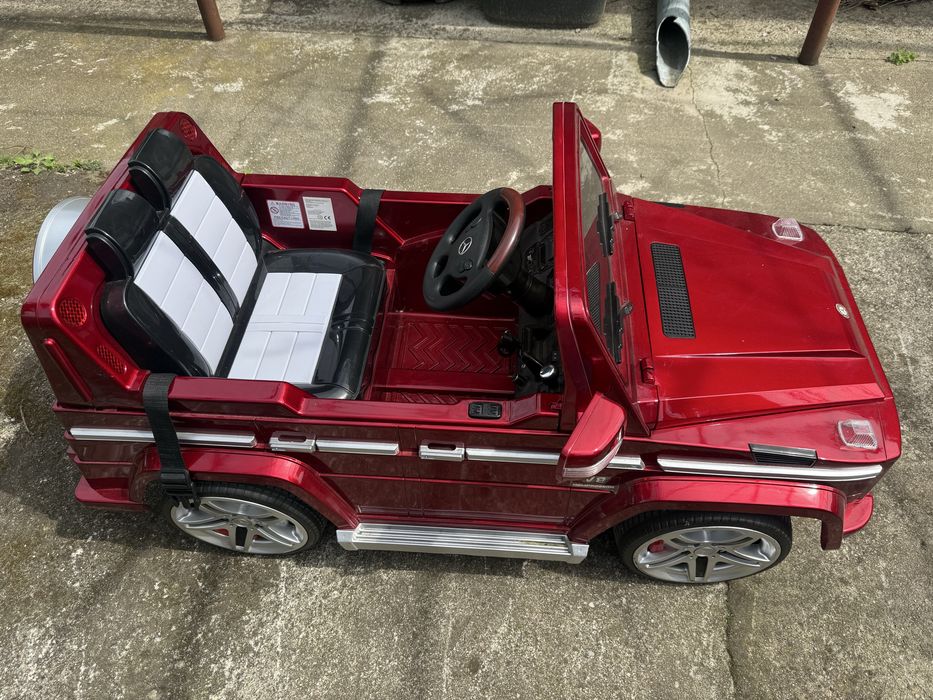 Masina electrica cu pedale si volan pentru copii