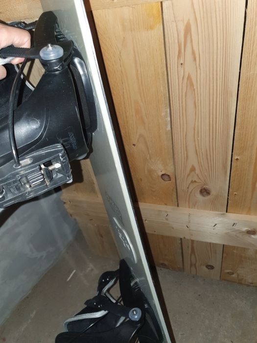 Vând placa snowboard, legături, boots, casca și ochelari