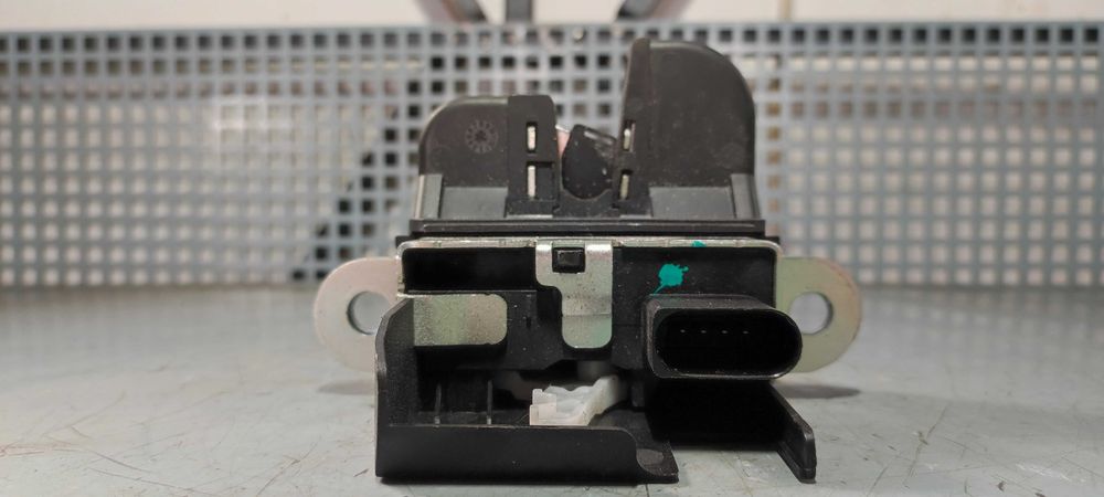 Broasca incuietoare haion volkswagen vw passat b6 b7 golf 5 6 touran