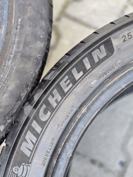 255 45 19 Michelin