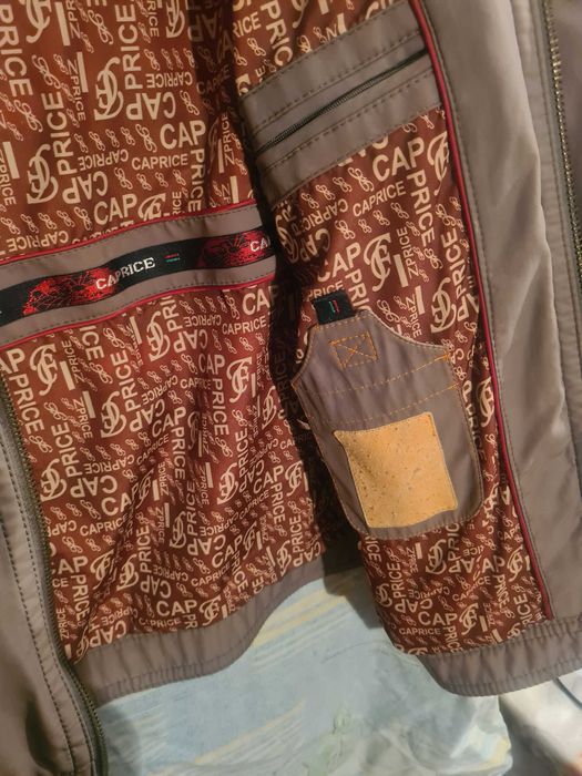 Продам осению куртку :