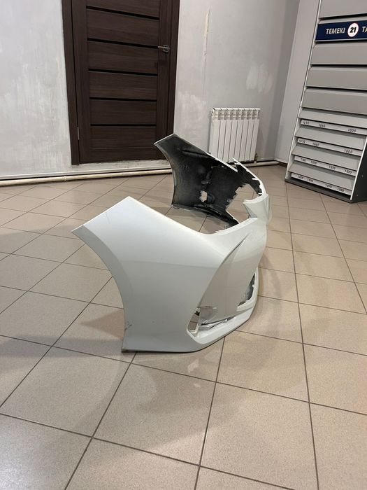 Продам бампер Тойота Королла